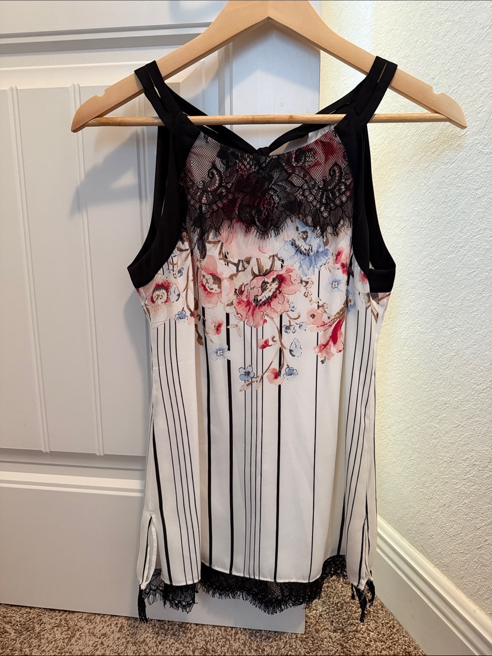 Floral Lace Trim Sleeveless Top - White/Black